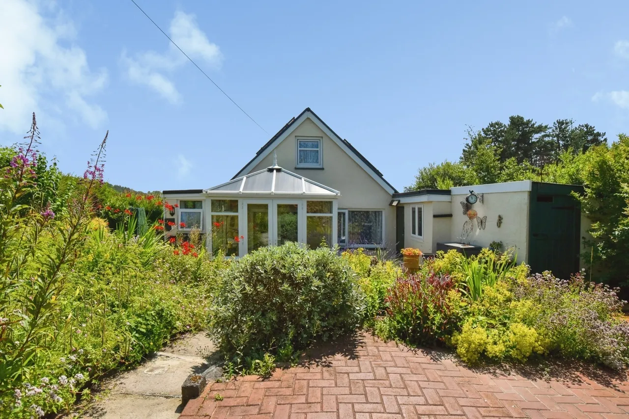 2 bed house for sale, Llandeilo Road, Llandybie, SA18