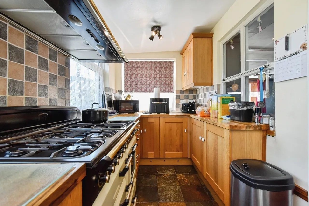 Llandeilo Road, Llandybie, SA18, photo 5