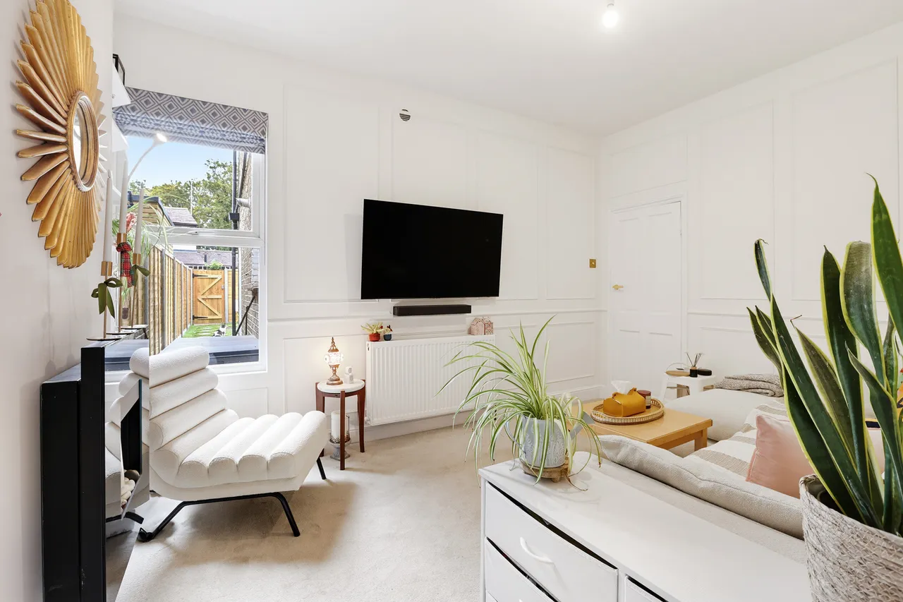 2 bed flat for sale, Junction Road, Ealing, W5