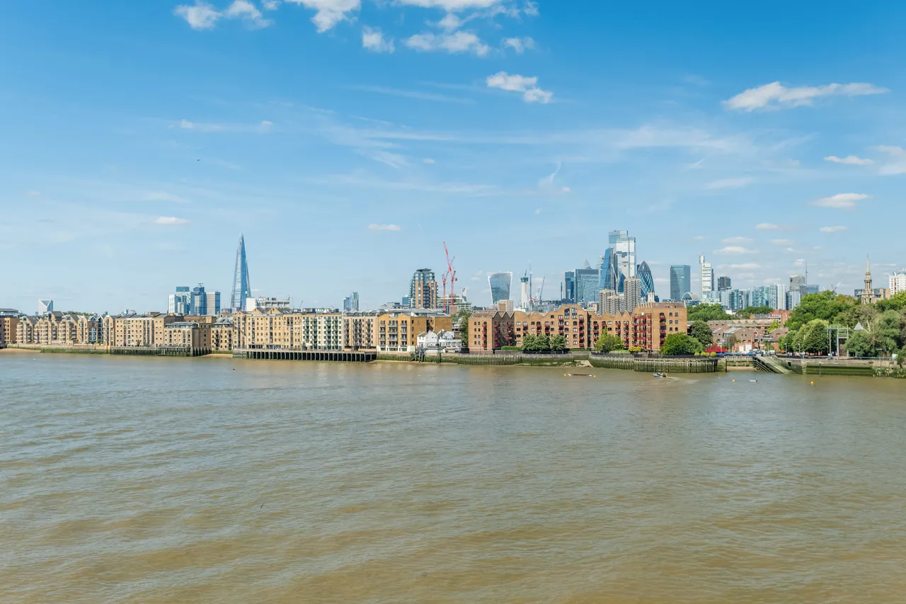 3 bed flat for sale — Abbotshade Road, London, SE16