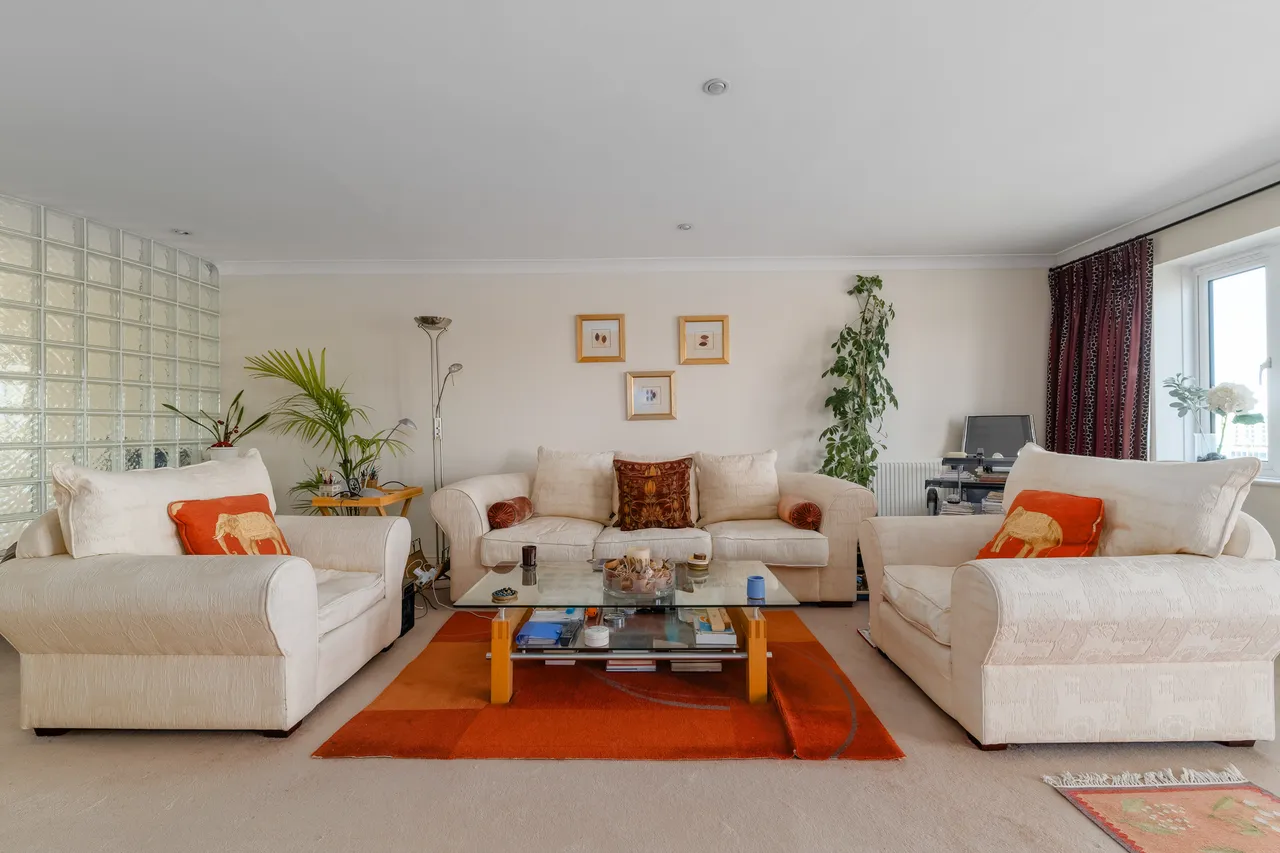 Abbotshade Road, London, SE16, photo 2