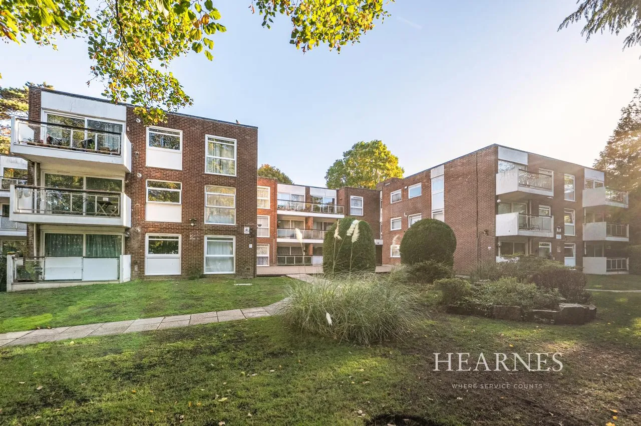 2 bed flat for sale, Water Gardens, BH8