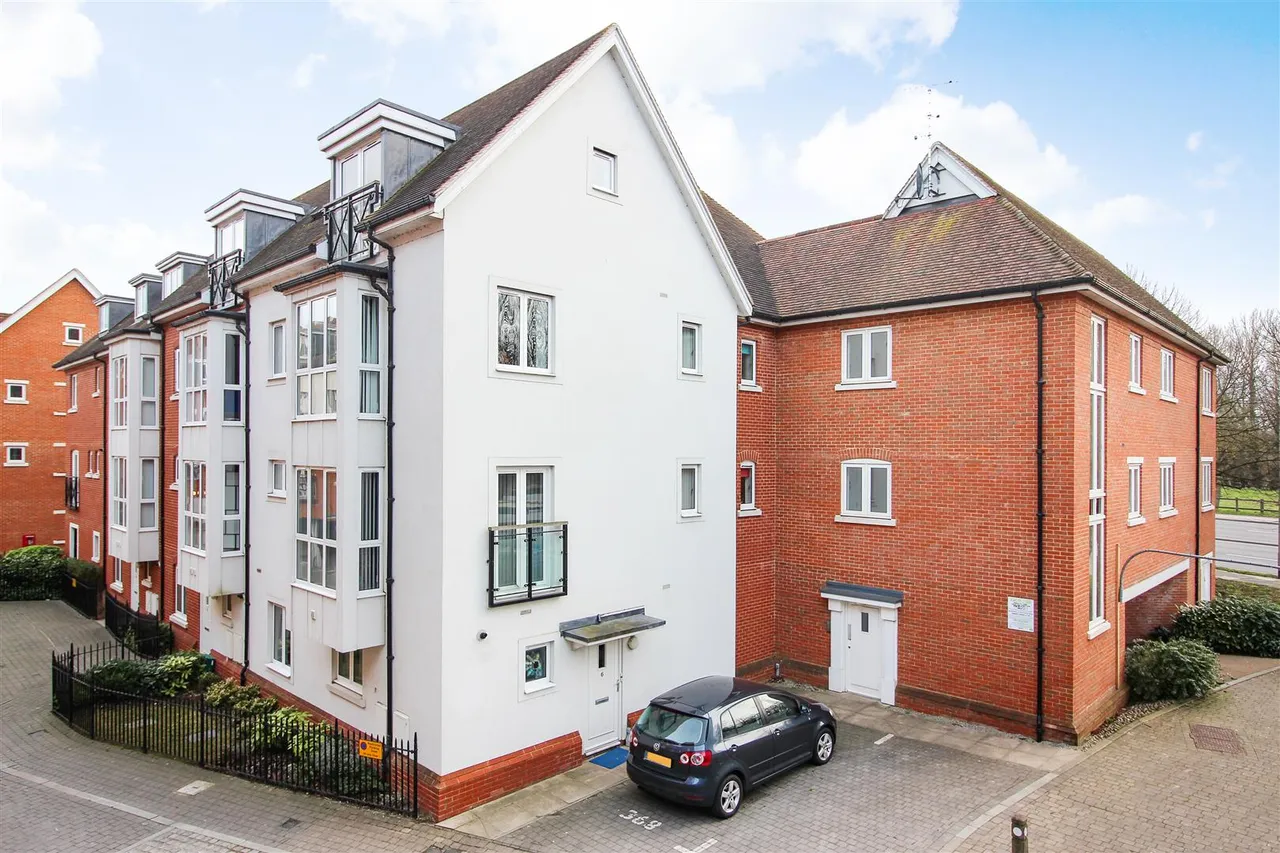 3 bed flat to rent, Creine Mill Lane South, Canterbury, CT1