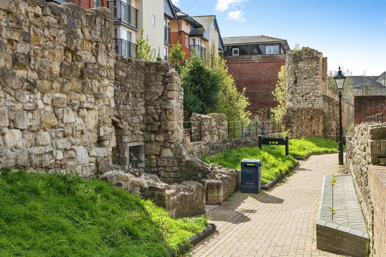Back Of The Walls, Southampton, photo 11