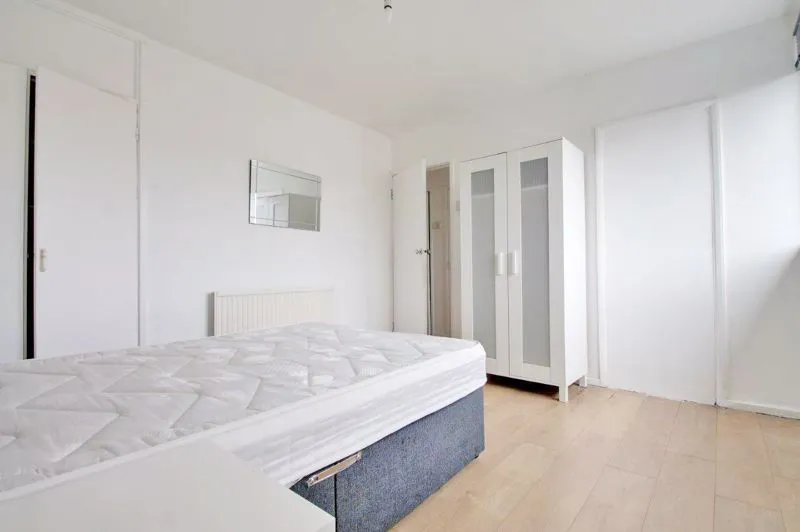 Ewen Crescent, London SW2 2PE, photo 12