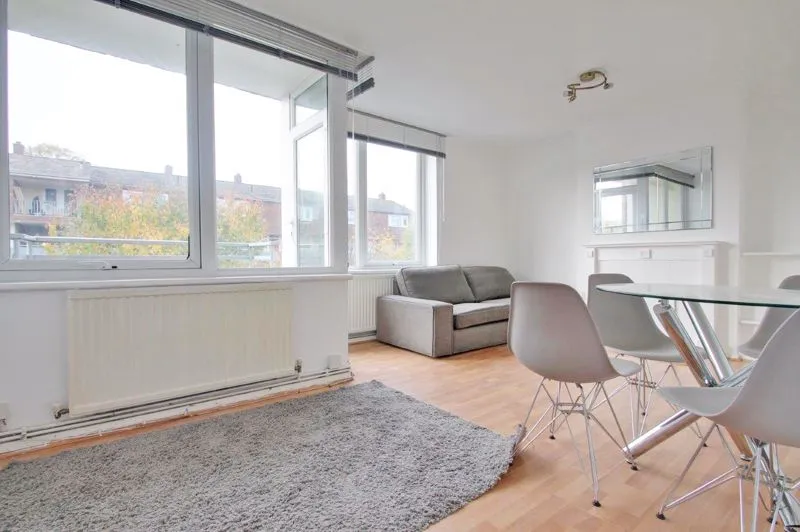 Ewen Crescent, London SW2 2PE, photo 2