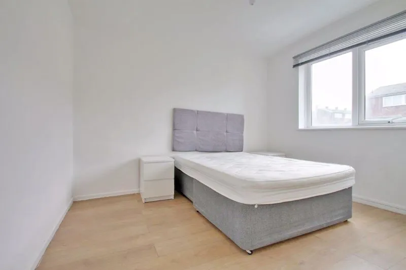 Ewen Crescent, London SW2 2PE, photo 7