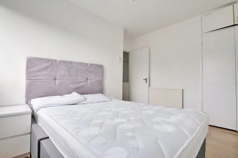 Ewen Crescent, London SW2 2PE, photo 16