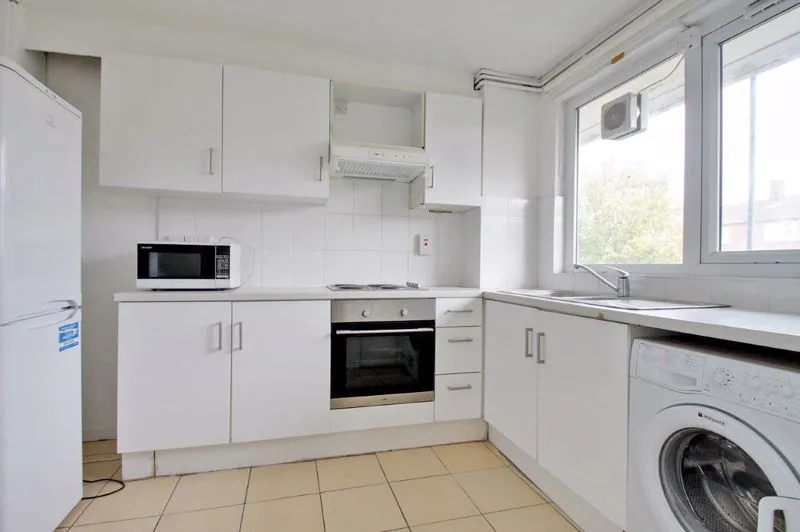Ewen Crescent, London SW2 2PE, photo 3