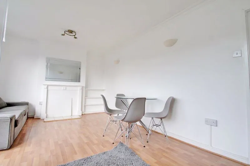 Ewen Crescent, London SW2 2PE, photo 5