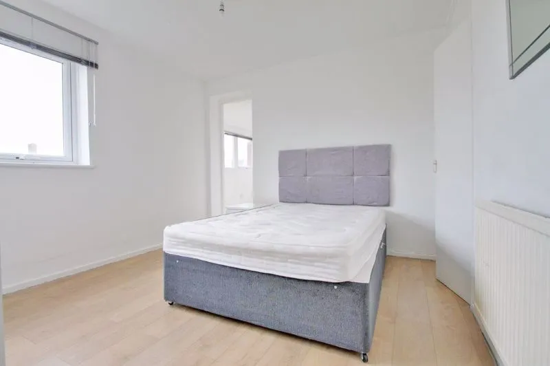 Ewen Crescent, London SW2 2PE, photo 11