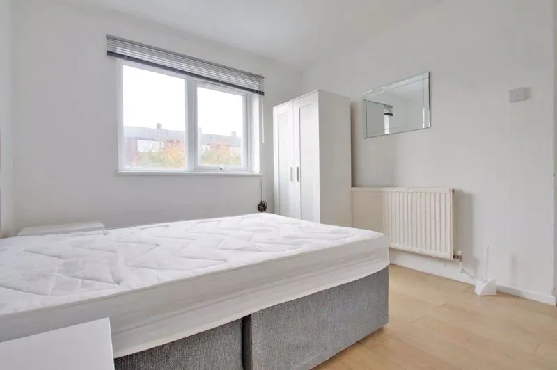 Ewen Crescent, London SW2 2PE, photo 8