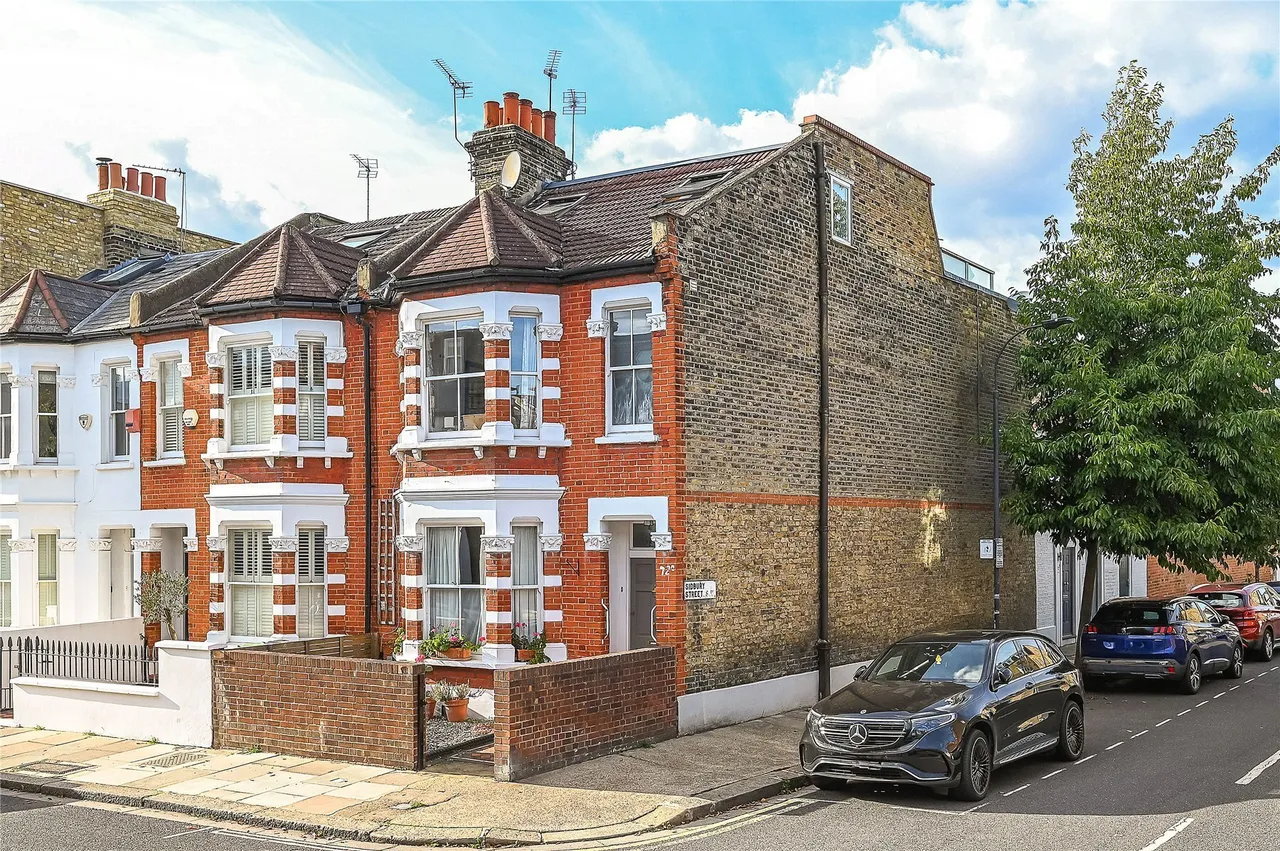 2 bed flat for sale, Gowan Avenue, London, SW6