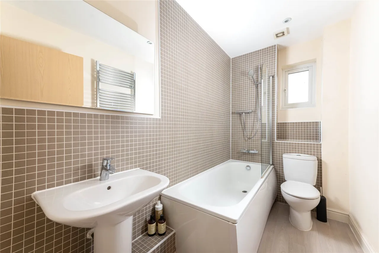 Top Fair Furlong, Redhouse Park, MK14, photo 9