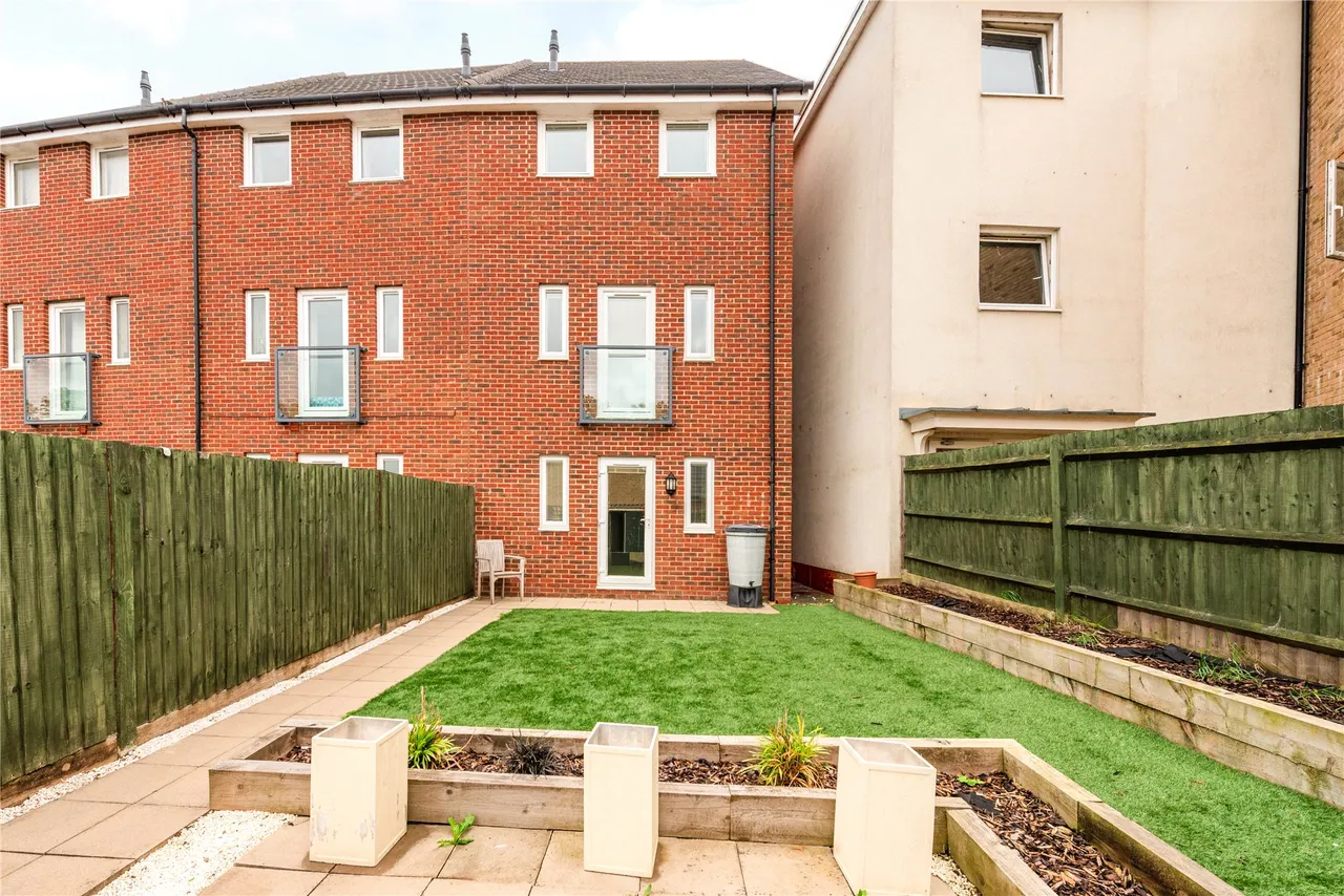 Top Fair Furlong, Redhouse Park, MK14, photo 12