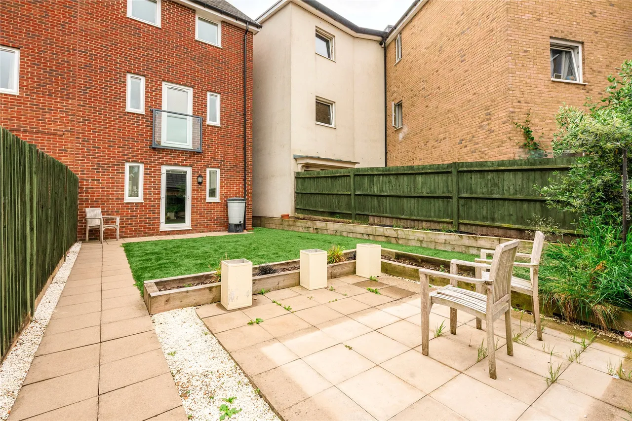 Top Fair Furlong, Redhouse Park, MK14, photo 10