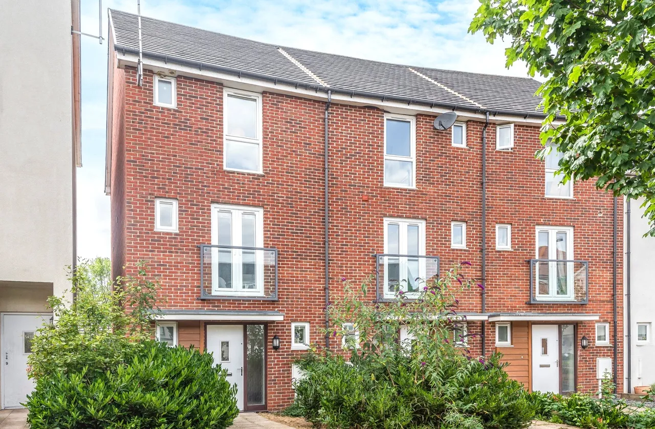 3 bed house for sale, Top Fair Furlong, Redhouse Park, MK14