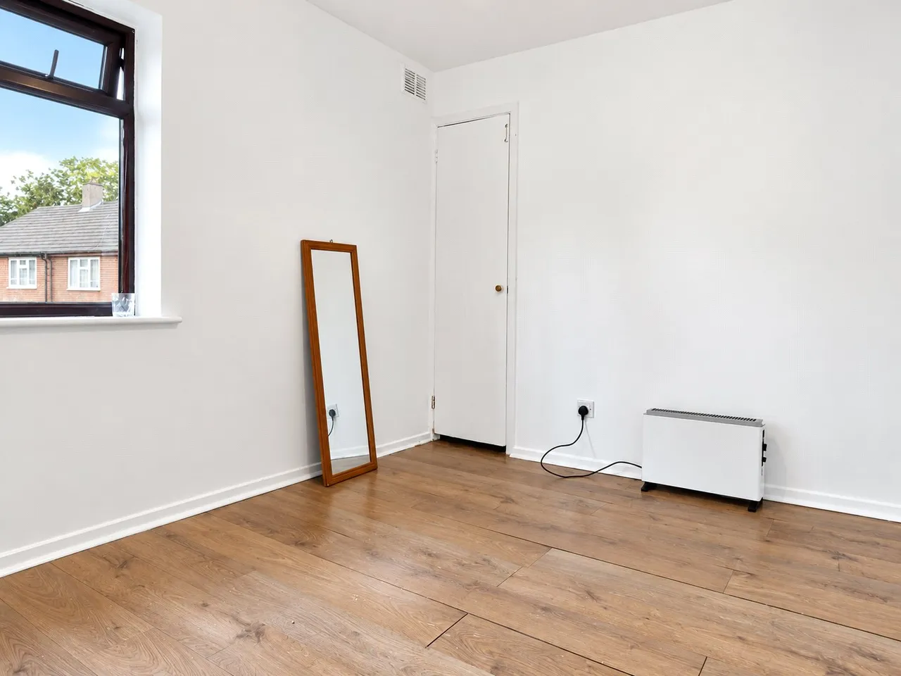 Middlesex Road, Mitcham, CR4, photo 7