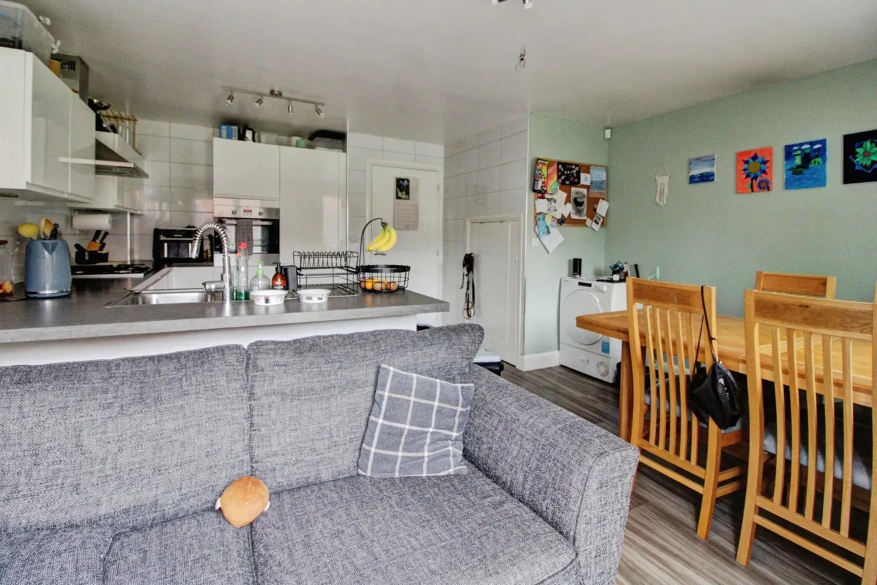 Raley Drive, Barnsley, S75, photo 3
