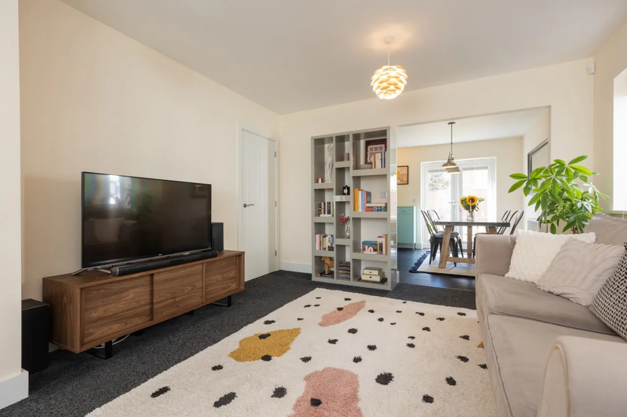 Buckthorn Road, Ravenstone, photo 5