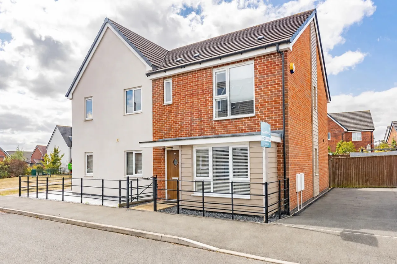 3 bed house for sale — Buckthorn Road, Ravenstone