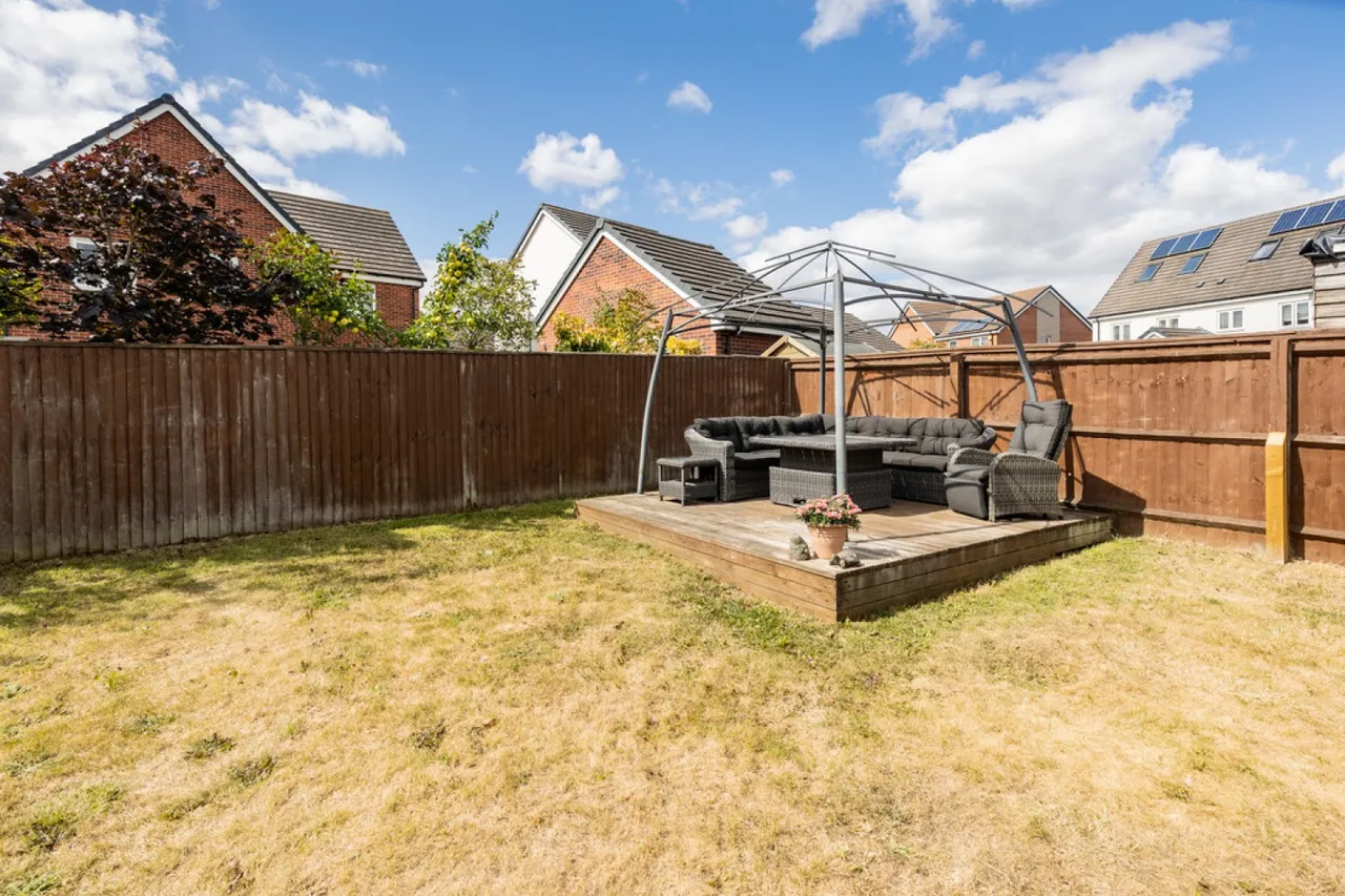 Buckthorn Road, Ravenstone, photo 4