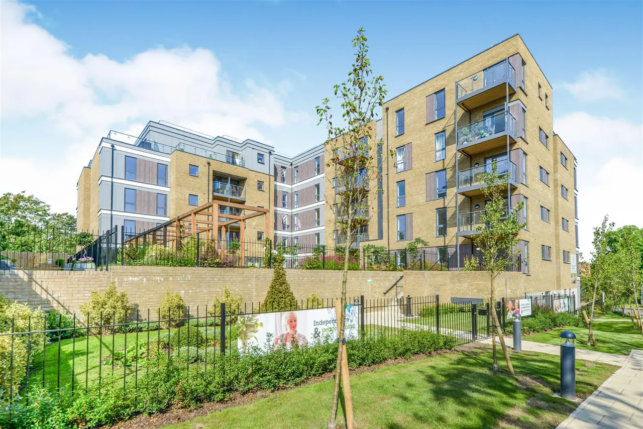 Pegs Lane, Hertford, SG13, photo 2