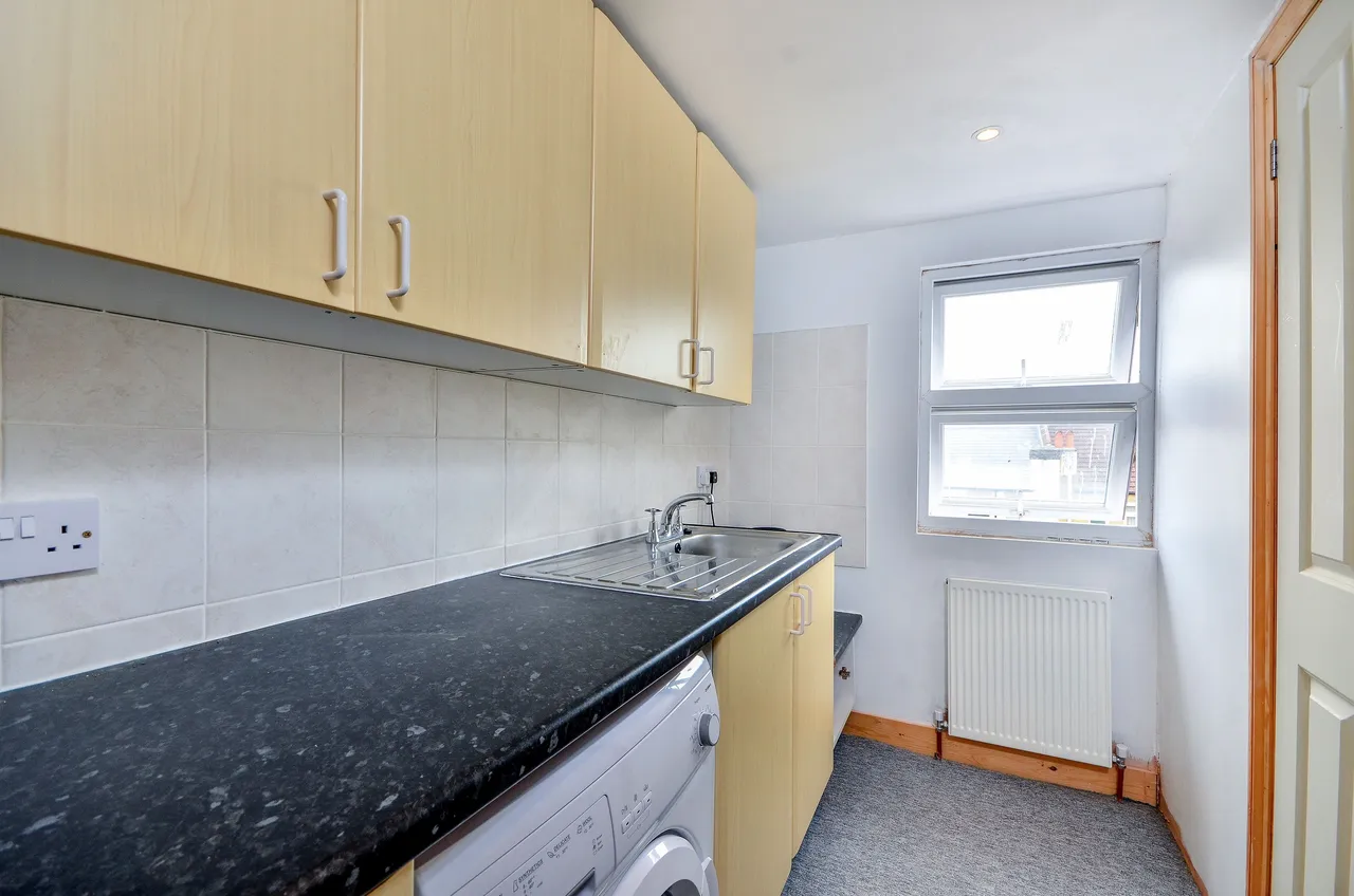 Flat D, 51 Rostella Road, London, photo 2