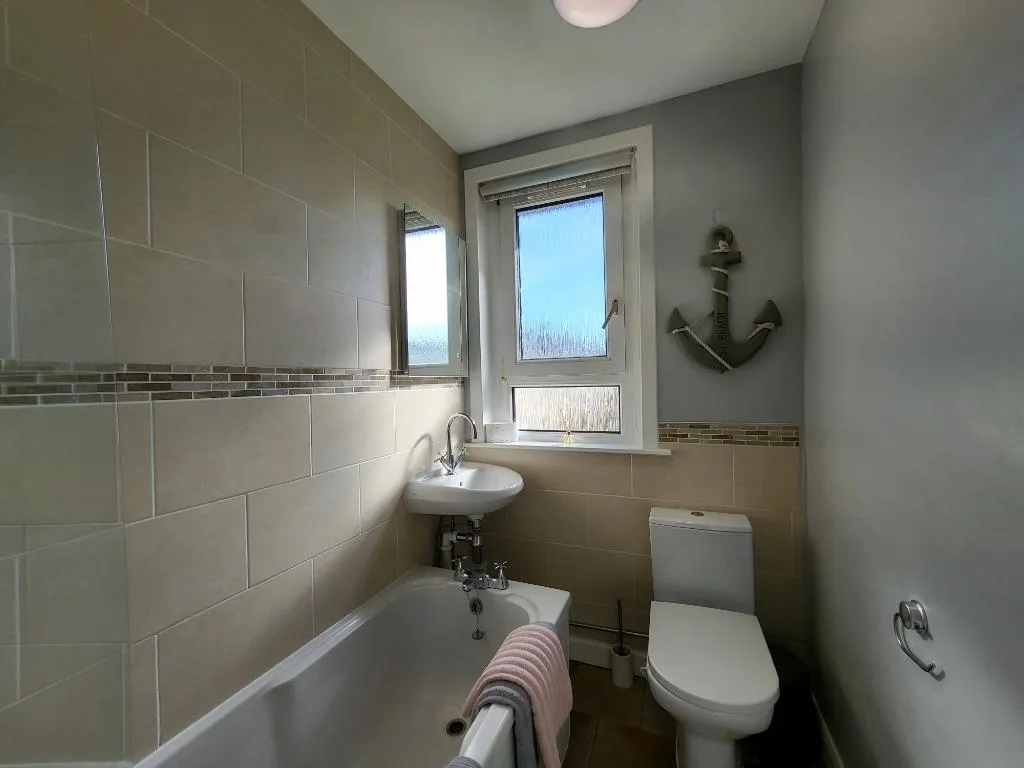 Anderson Avenue, Hilton, AB24, photo 6