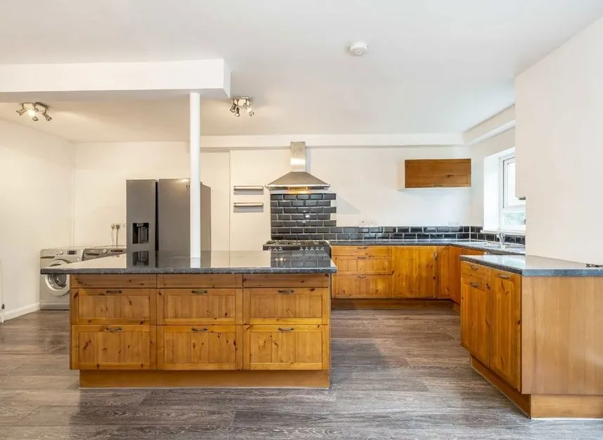 Farm Road, Edgware, HA8, photo 3