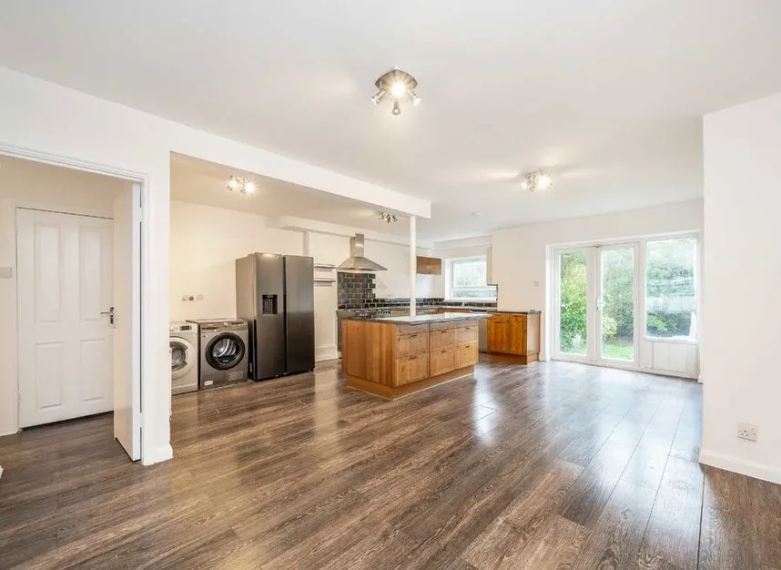 Farm Road, Edgware, HA8, photo 4