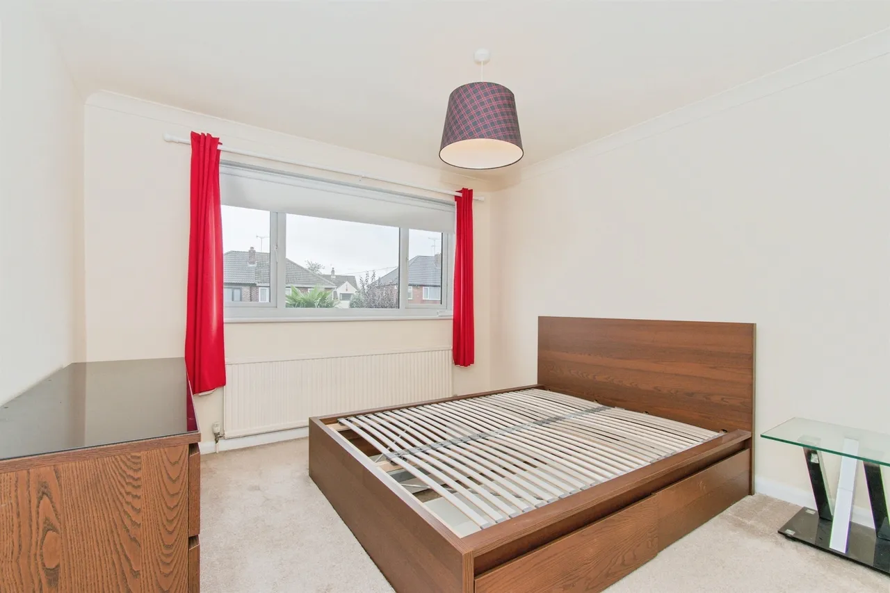 Lyon Road, PONTEFRACT, photo 6