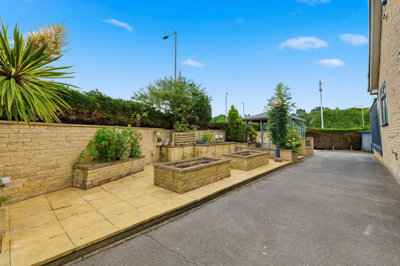 Hesley Bar, Rotherham, S61, photo 7
