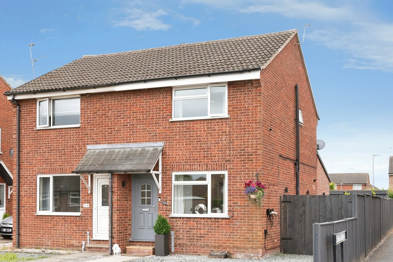 2 bed house for sale — Meadow Lane, Newport, Brough