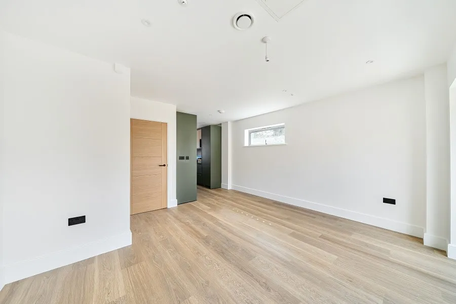 Ransom Close, Chessington, KT9, photo 4
