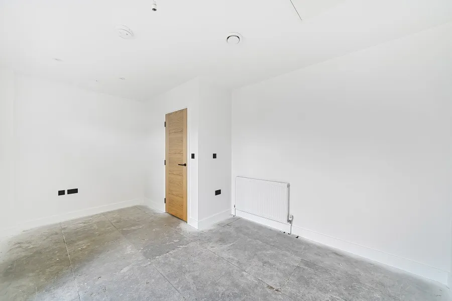 Ransom Close, Chessington, KT9, photo 12