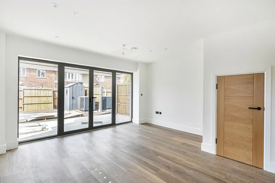 Ransom Close, Chessington, KT9, photo 2