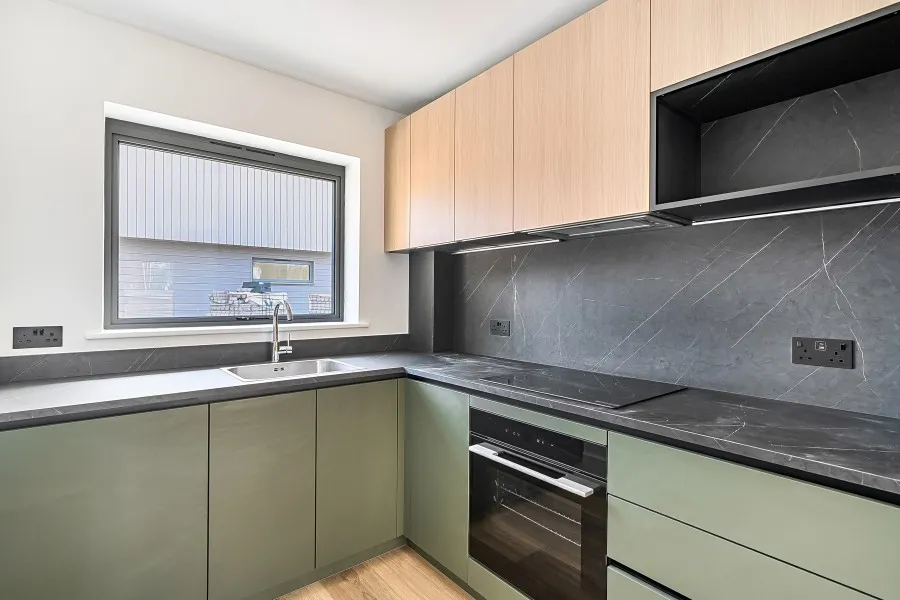 Ransom Close, Chessington, KT9, photo 5