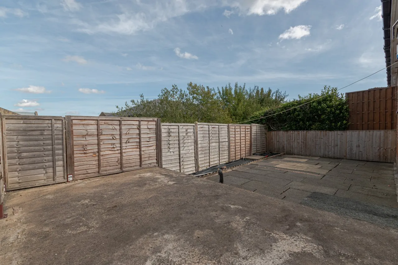 Roundhill Mount, Bingley, BD16, photo 11