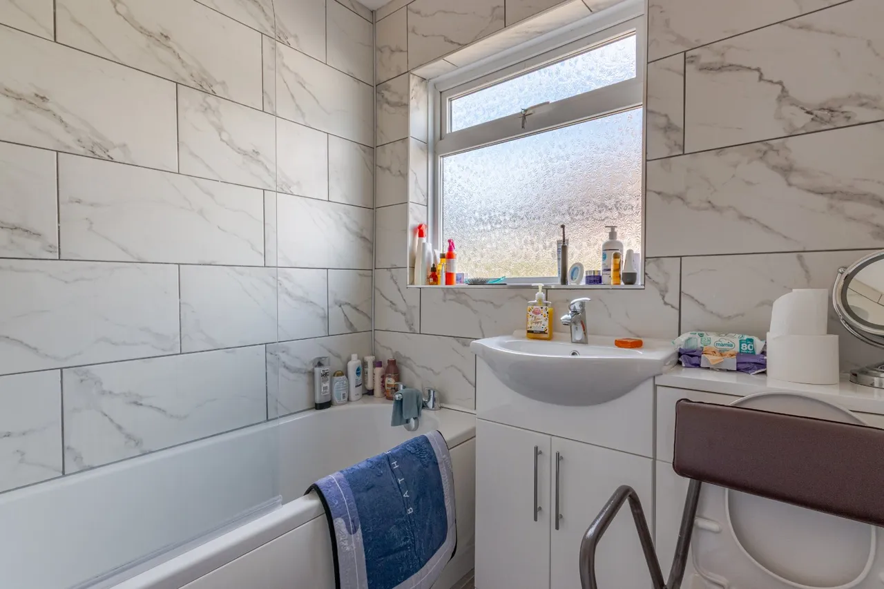 Roundhill Mount, Bingley, BD16, photo 6