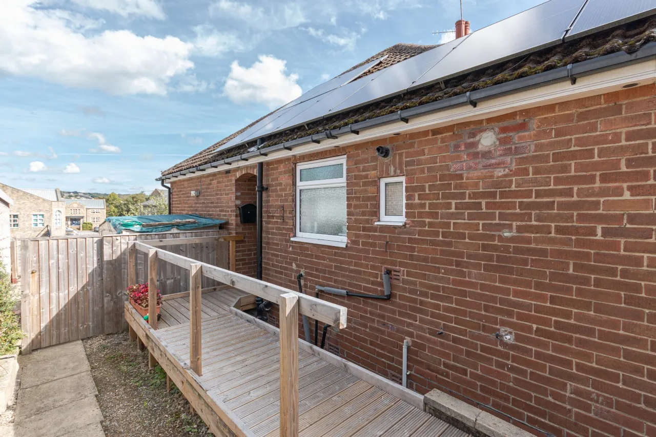 Roundhill Mount, Bingley, BD16, photo 13