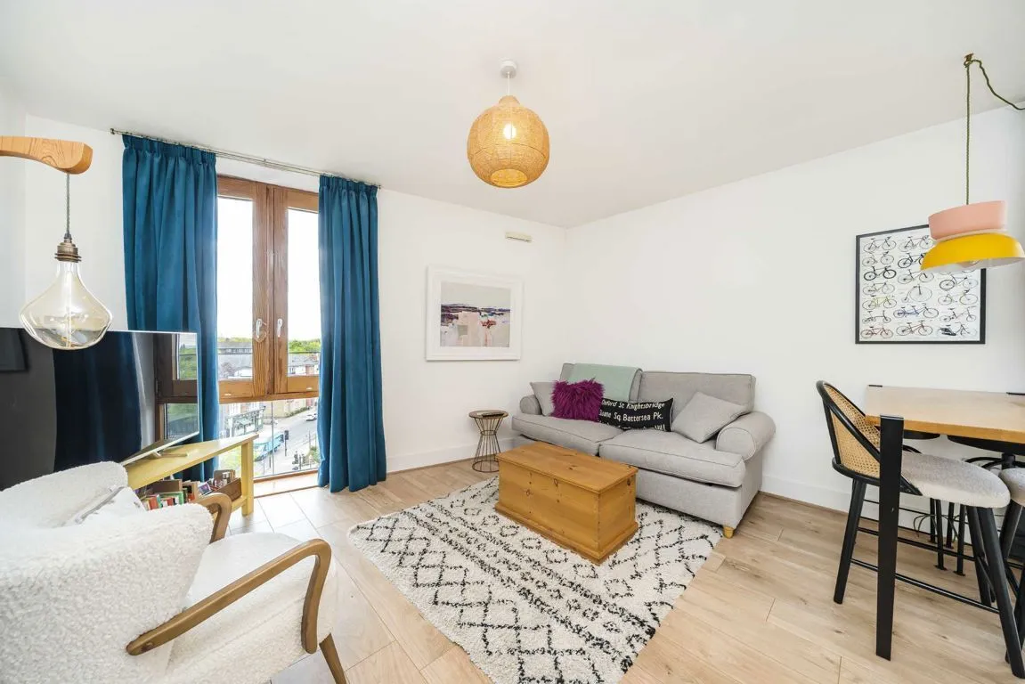 Garratt Lane, SW18, photo 6