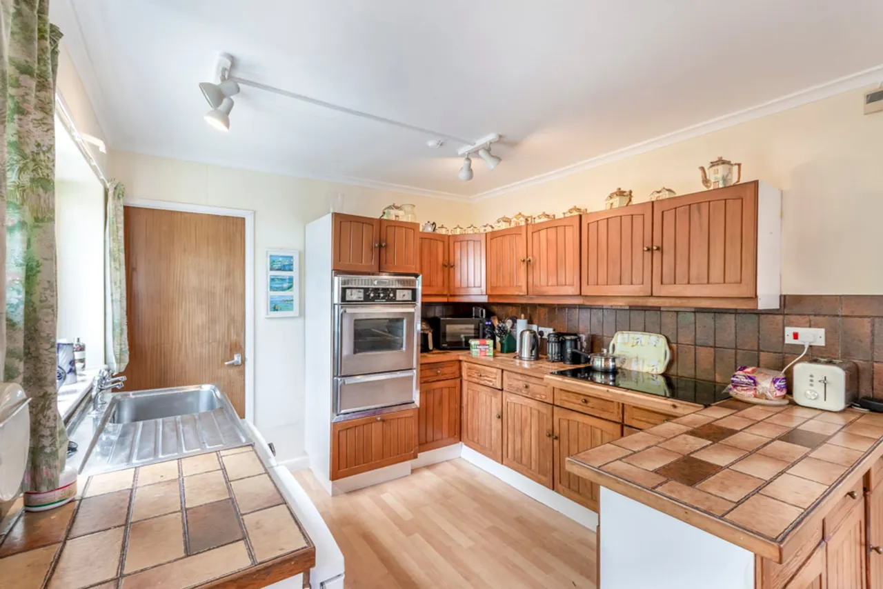 Main Street, Oldcotes, S81, photo 4