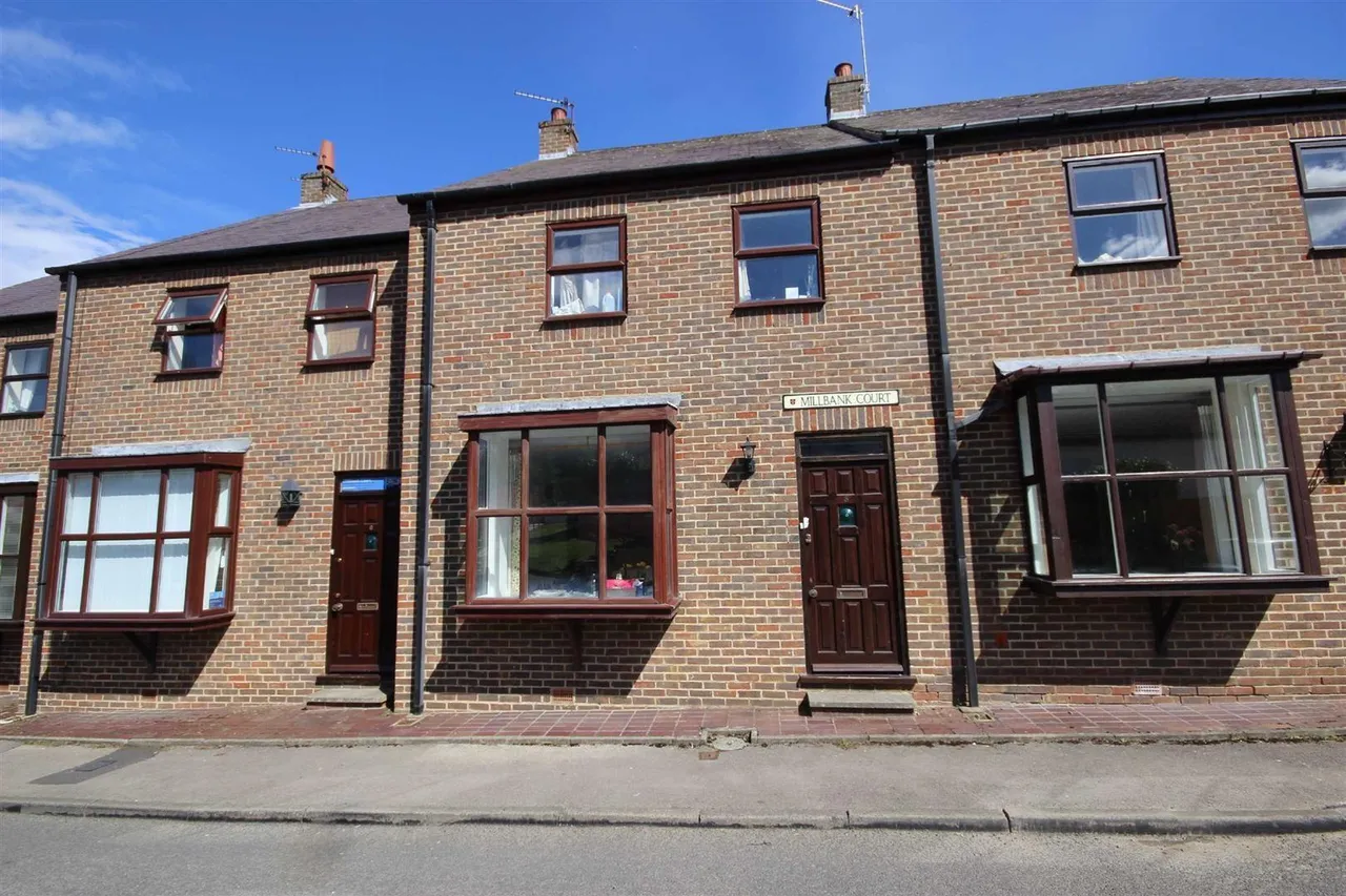 4 bed house to rent, Millbank Court, Back Western Hill, DH1