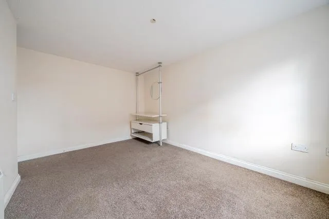 Windsor Court, Newbury, RG14, photo 9