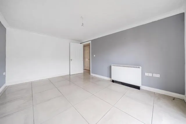 Windsor Court, Newbury, RG14, photo 8