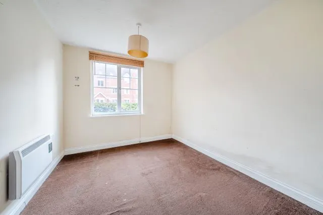 Windsor Court, Newbury, RG14, photo 10