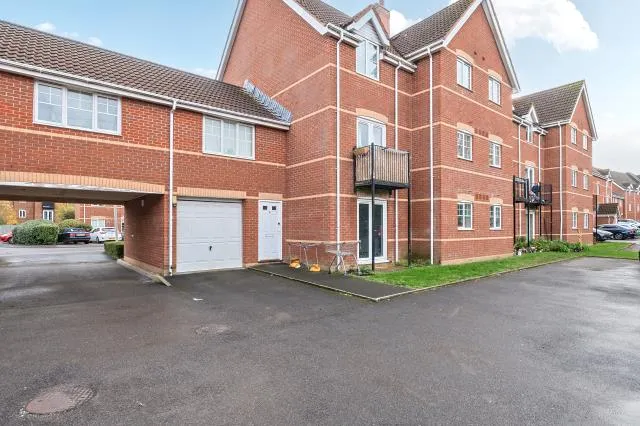 Windsor Court, Newbury, RG14, photo 16
