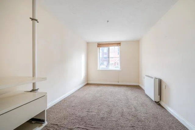 Windsor Court, Newbury, RG14, photo 13