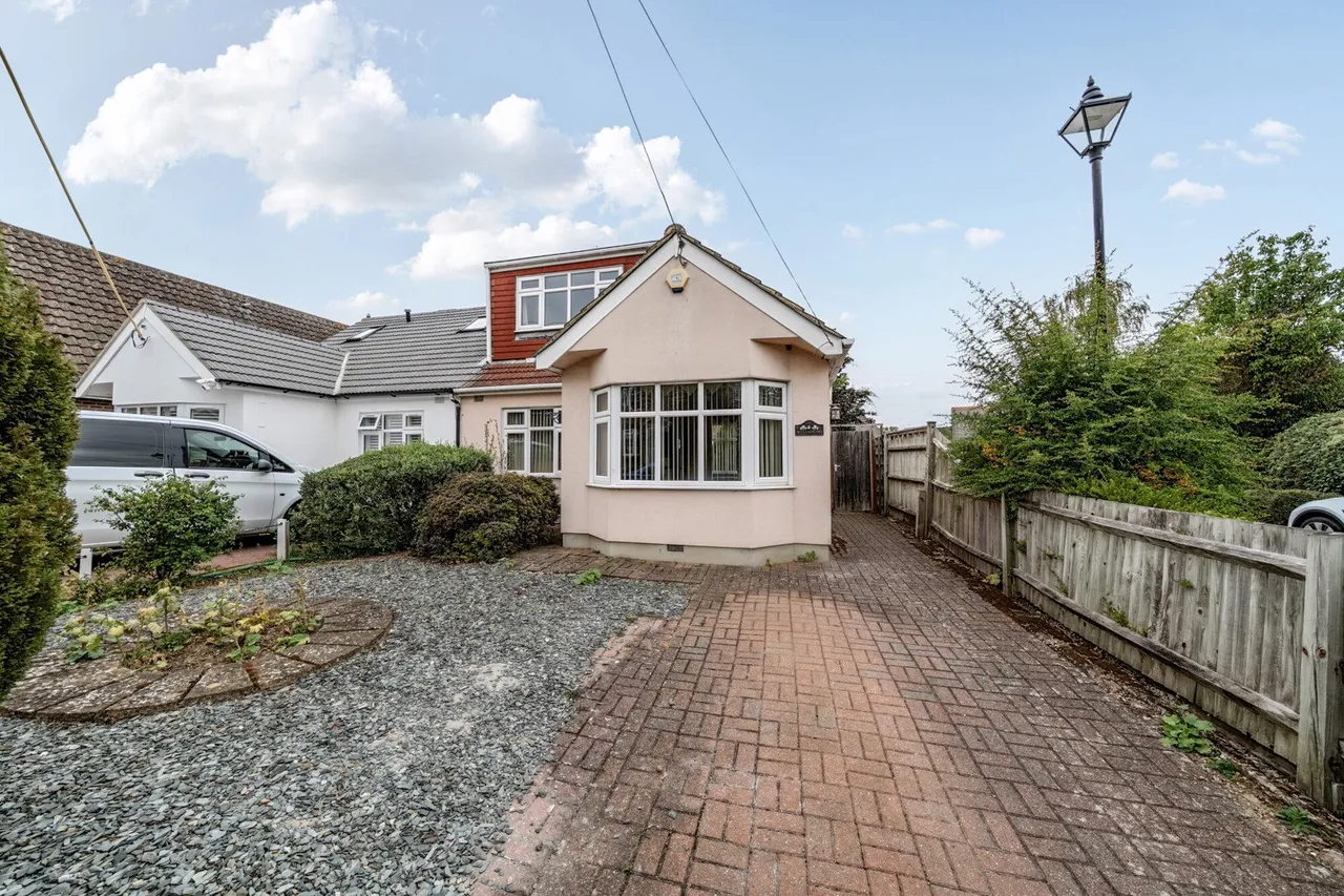 3 bed house for sale — Rollo Road, Swanley, BR8